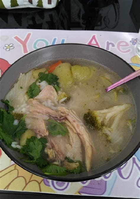 Caldo del pollo para el alma Receta de Mich Méndez.